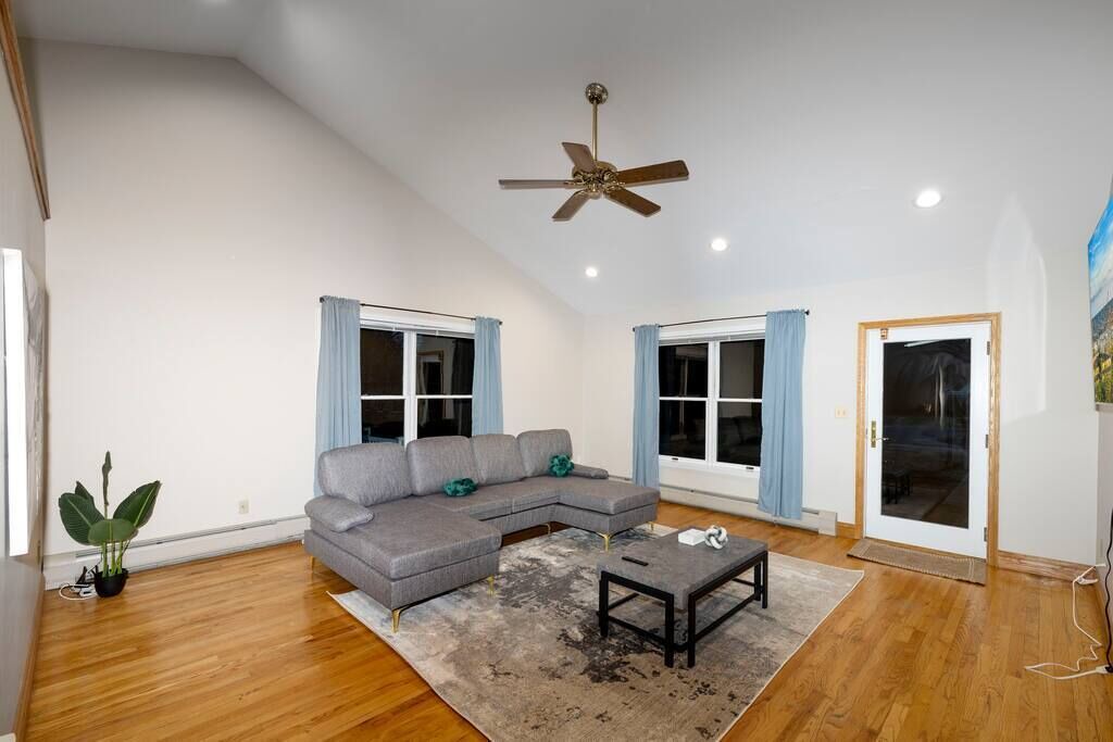 Photo of Livingroom in Town of Ramapo