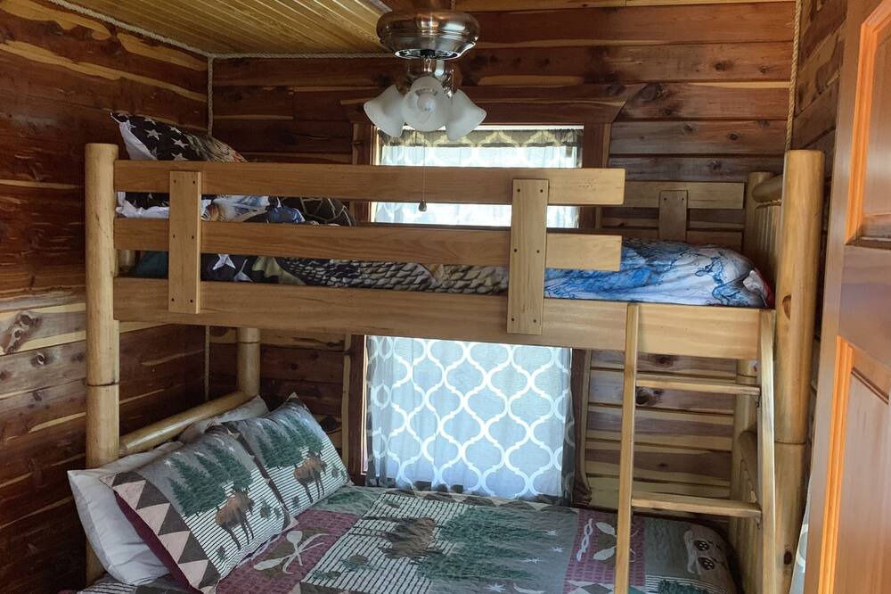 Photo of Bedroom in Mammoth Spring