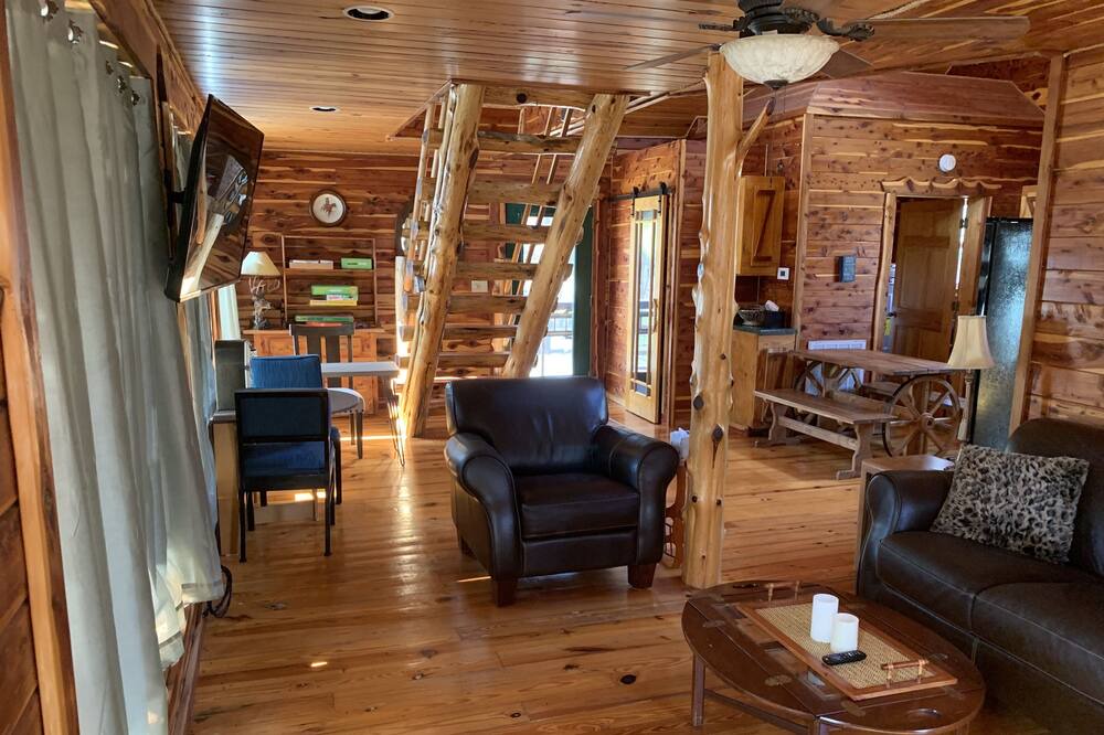 Photo of Livingroom in Mammoth Spring