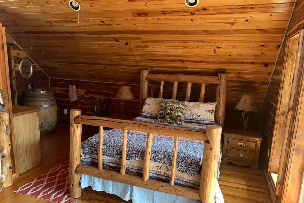 Photo of Bedroom in Mammoth Spring