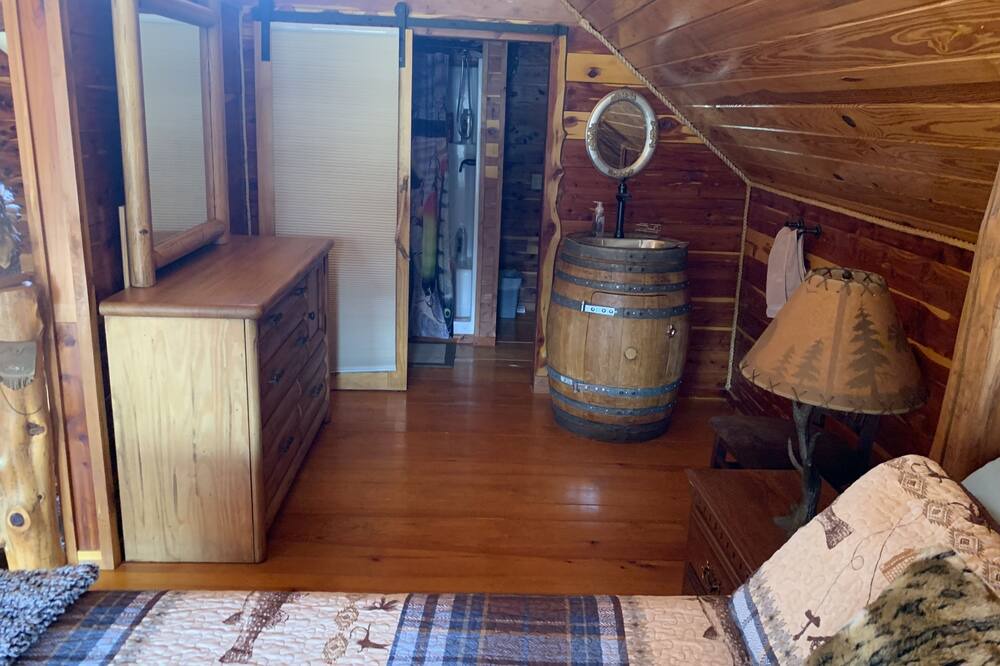 Photo of Bedroom in Mammoth Spring