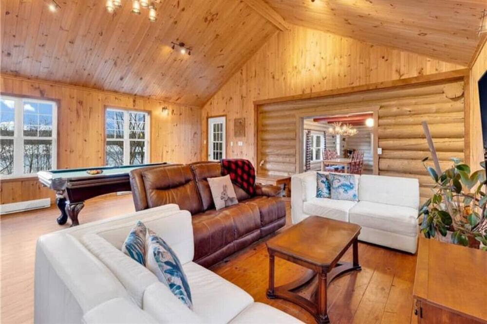 Photo of Livingroom in Amherst