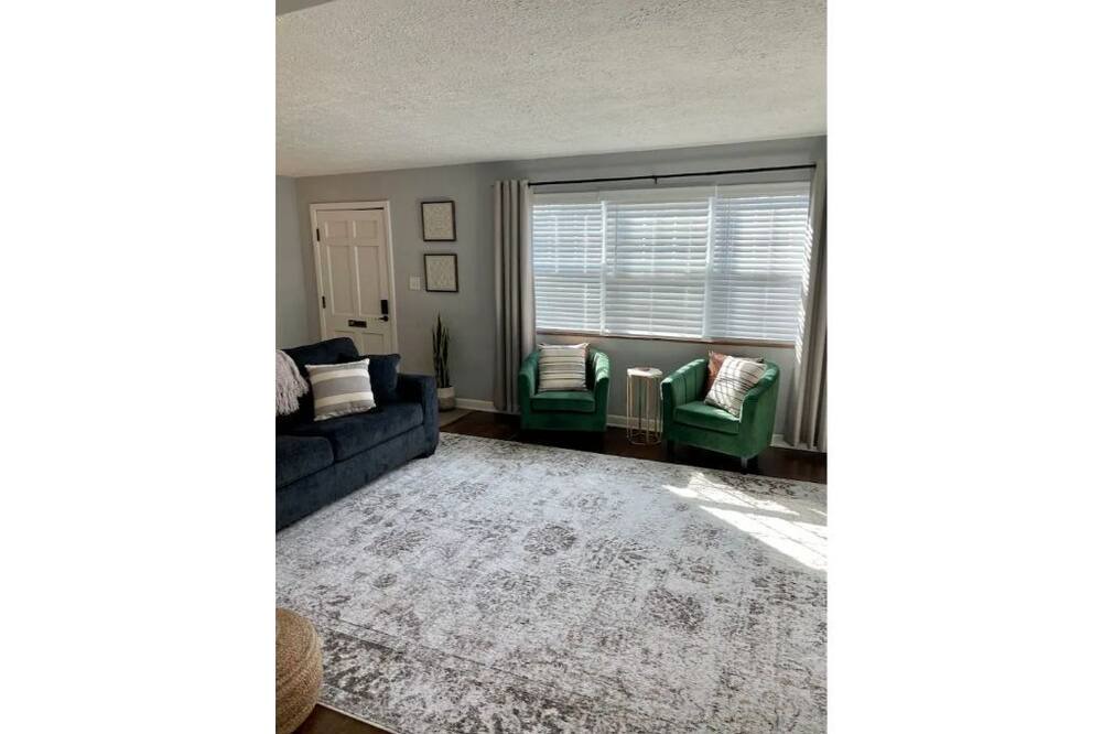 Photo of Livingroom in Huntington