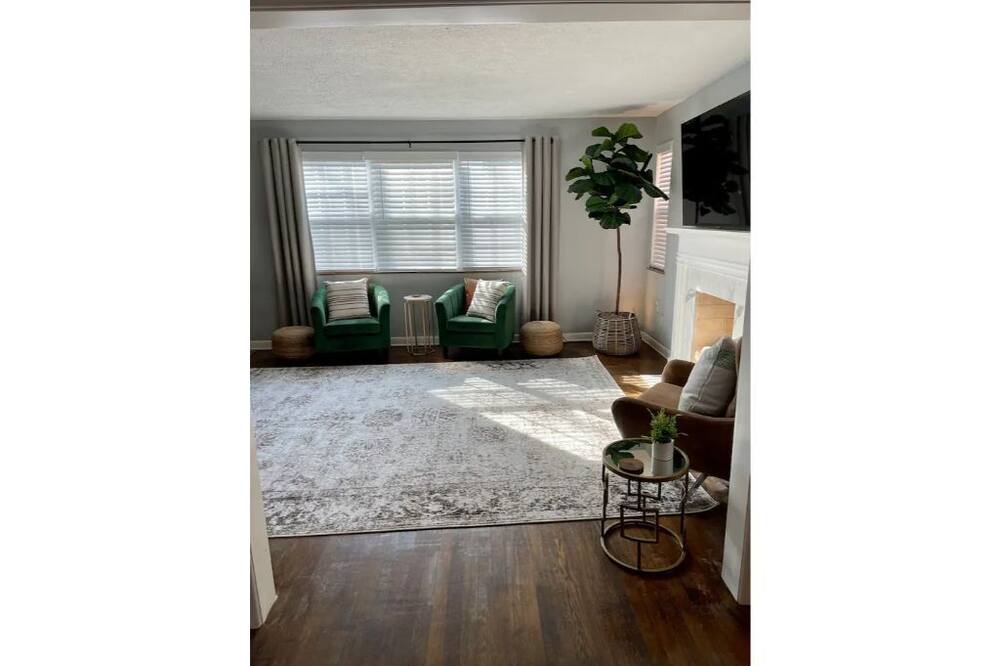 Photo of Livingroom in Huntington