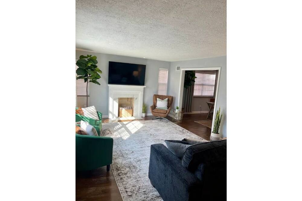 Photo of Livingroom in Huntington