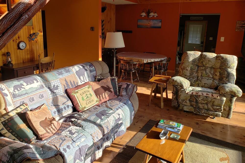 Photo of Livingroom in Pymatuning Central
