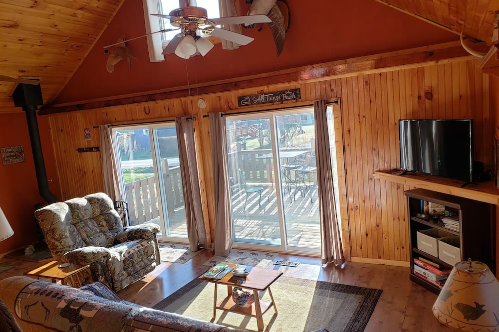 Photo of Livingroom in Pymatuning Central