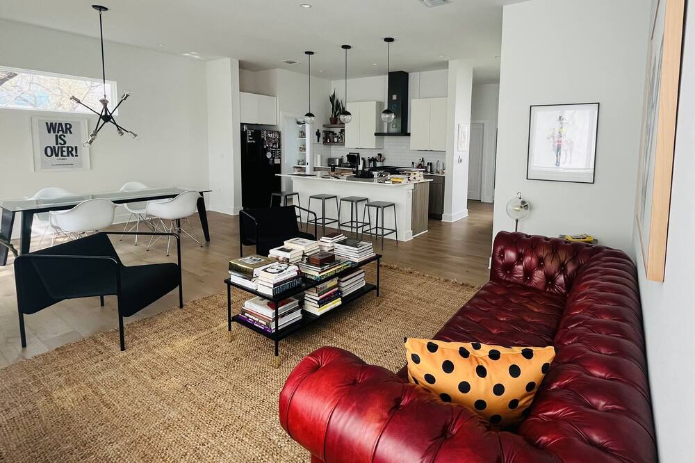 Photo of Livingroom in MLK
