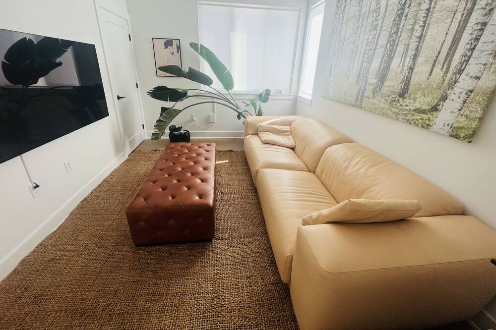 Photo of Livingroom in MLK