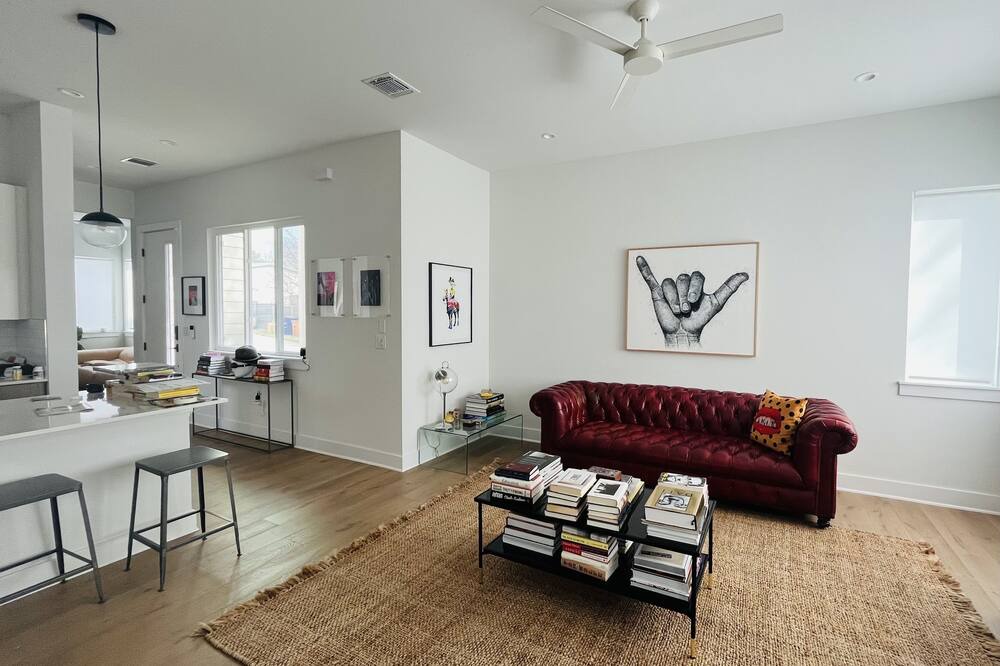 Photo of Livingroom in MLK