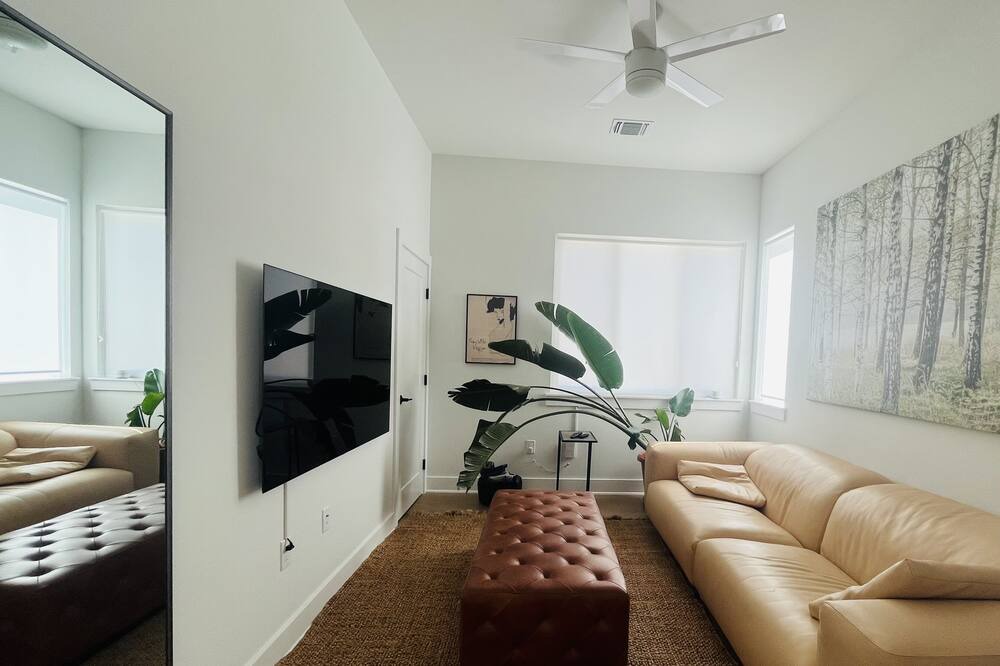 Photo of Livingroom in MLK