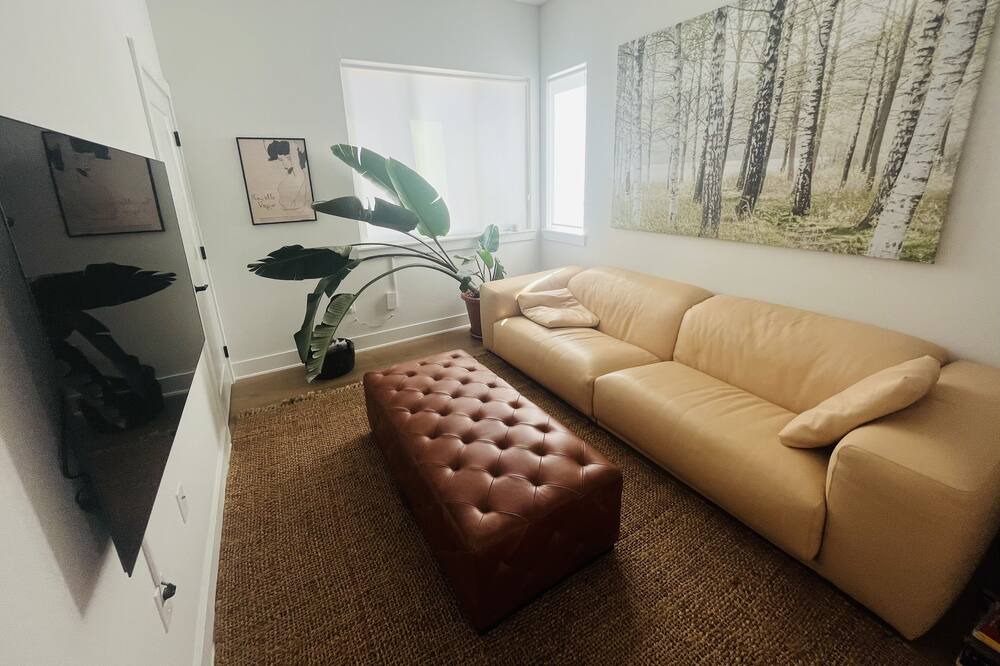 Photo of Livingroom in MLK