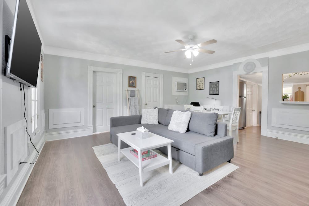 Photo of Livingroom in Hyde Park