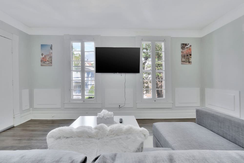 Photo of Livingroom in Hyde Park