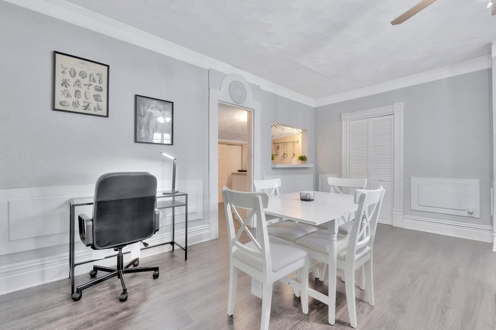 Photo of Livingroom in Hyde Park