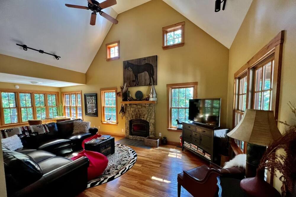 Photo of Livingroom in Gnaw Bone