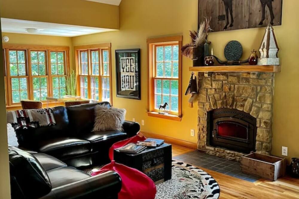 Photo of Livingroom in Gnaw Bone