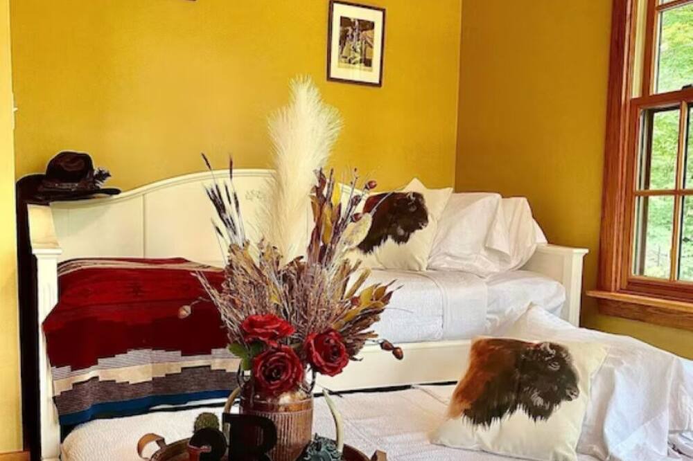 Photo of Bedroom in Gnaw Bone