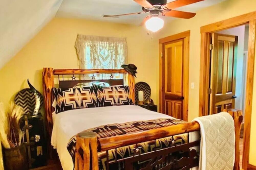 Photo of Bedroom in Gnaw Bone