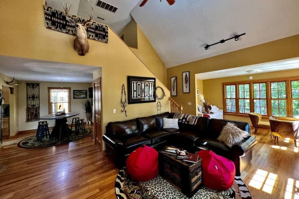 Photo of Livingroom in Gnaw Bone