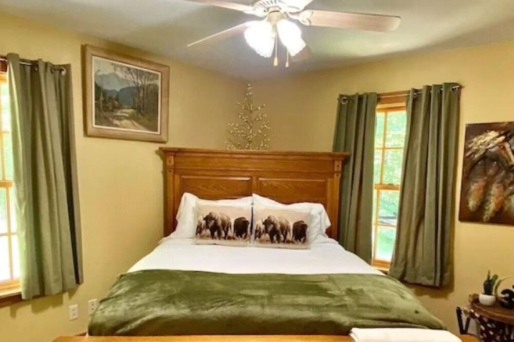 Photo of Bedroom in Gnaw Bone