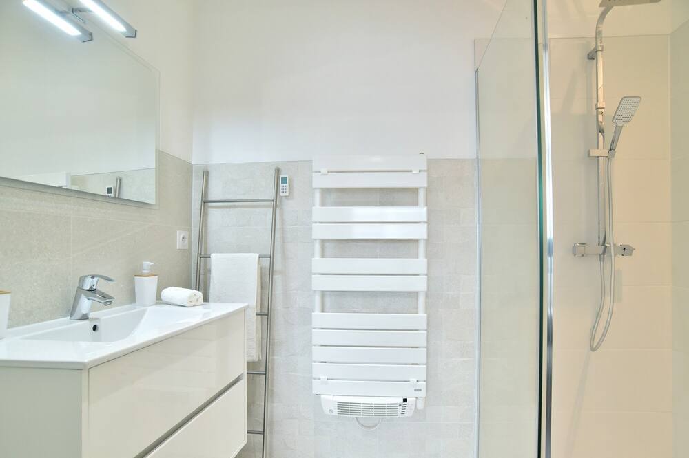 Photo of Bathroom in Lanvallay