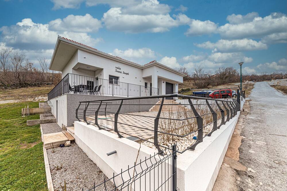 Photo of Outdoor in Garjak