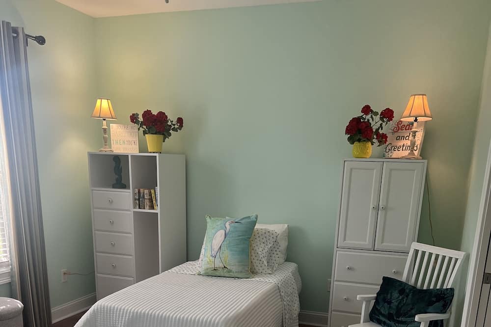 Photo of Bedroom in Shellman Bluff