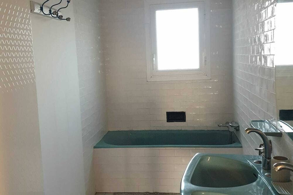 Photo of Bathroom in Toulouges