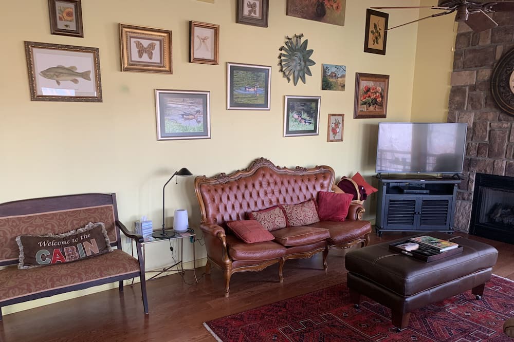 Photo of Livingroom in Mammoth Spring