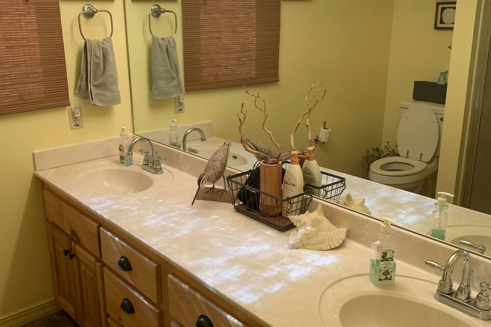 Photo of Bathroom in Mammoth Spring