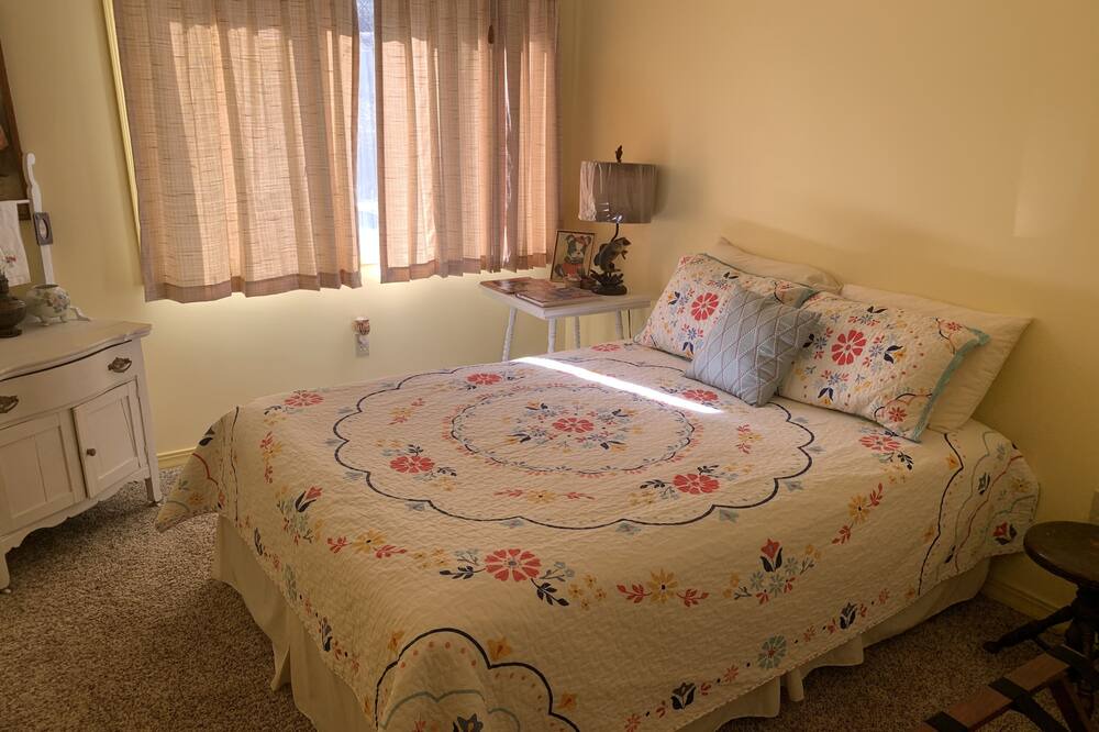 Photo of Bedroom in Mammoth Spring