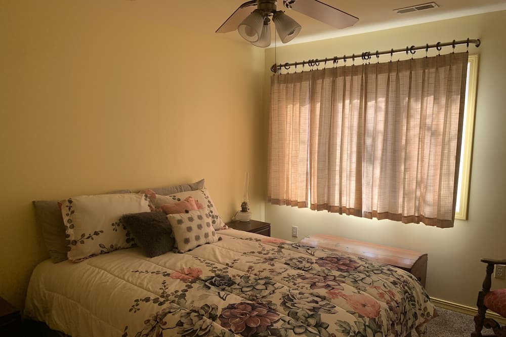Photo of Bedroom in Mammoth Spring