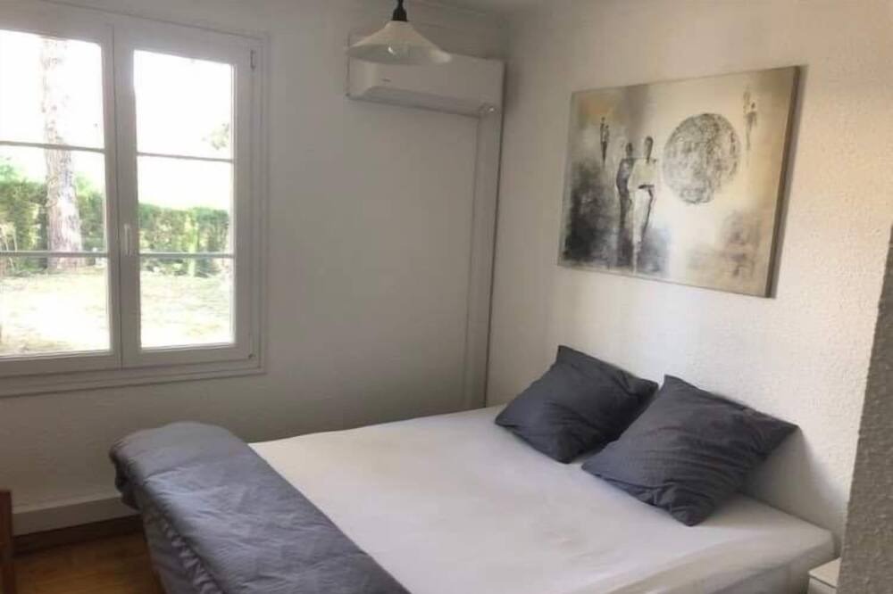 Photo of Bedroom in Saint-Andre-d'Olerargues
