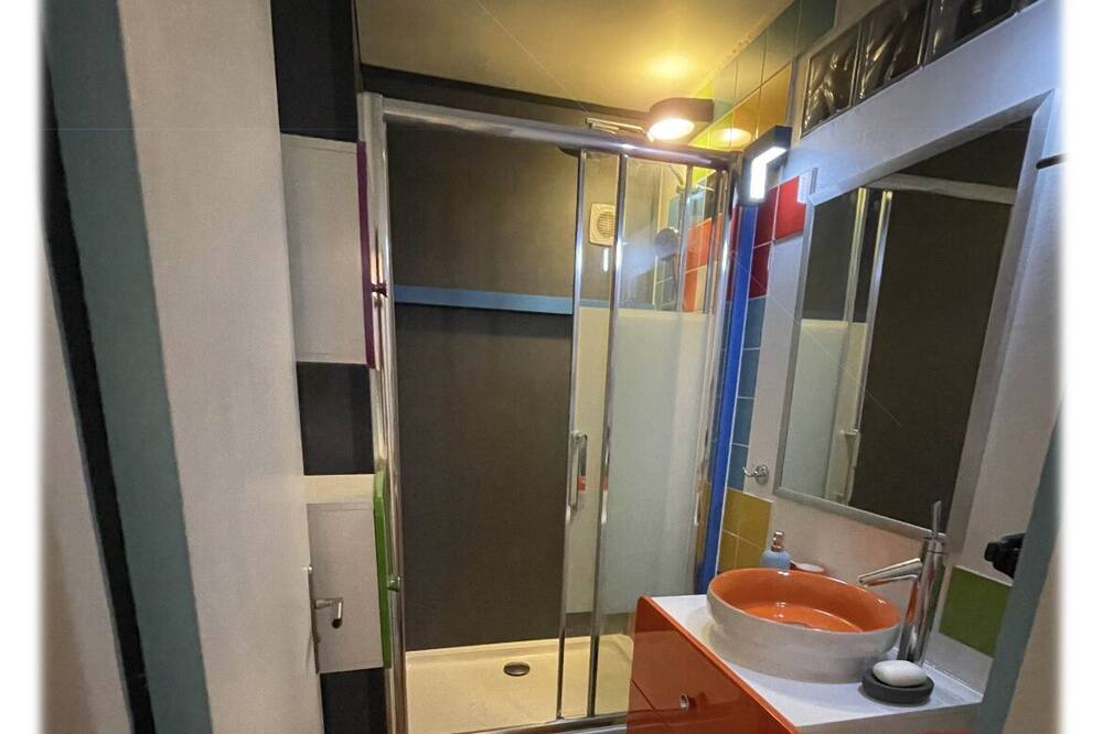 Photo of Bathroom in Graville