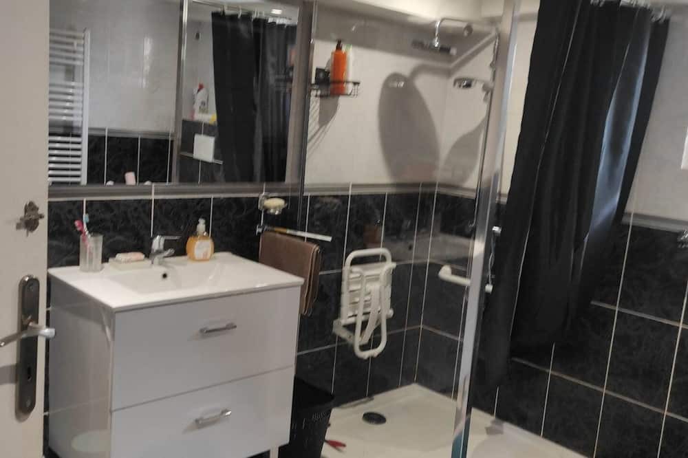 Photo of Bathroom in Chatenoy-le-Royal