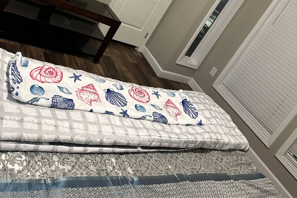 Photo of Bedroom in Beach City