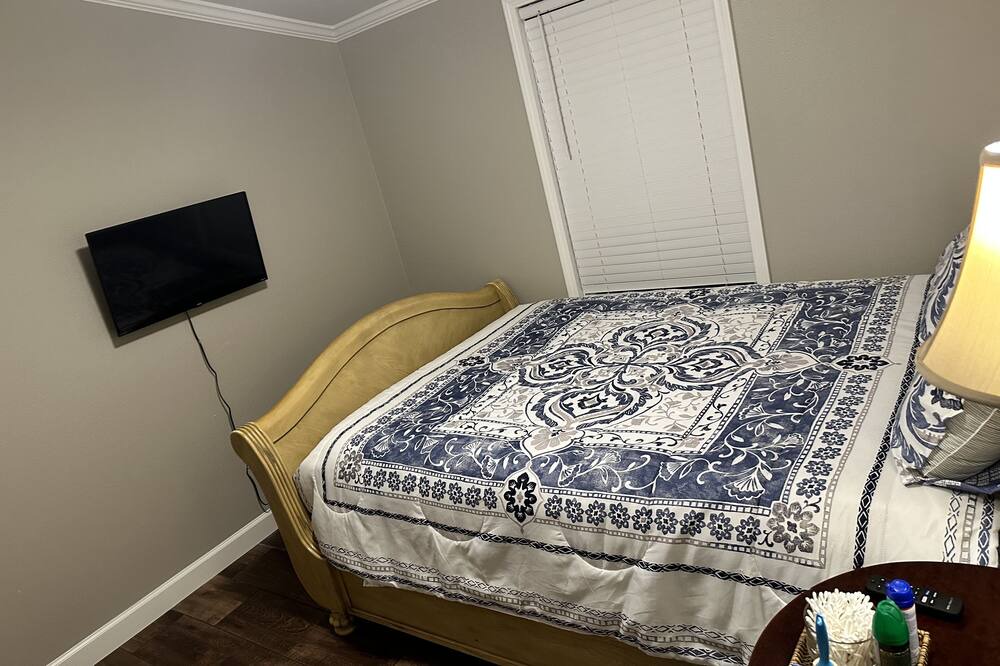 Photo of Bedroom in Beach City