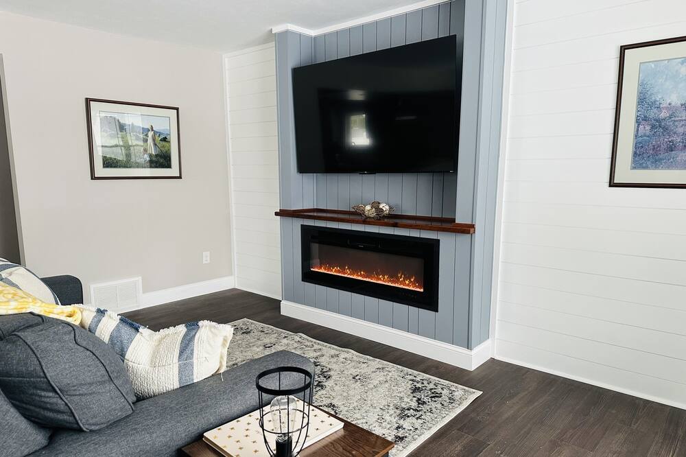 Photo of Livingroom in Sherrill