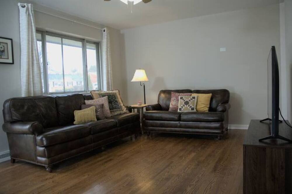 Photo of Livingroom in Hollins