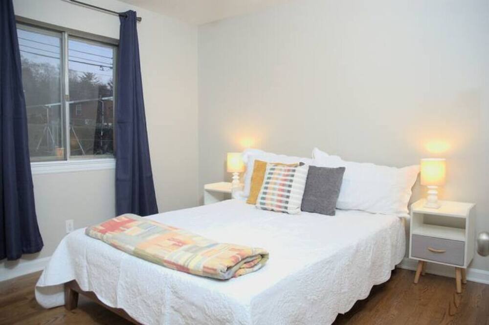 Photo of Bedroom in Hollins