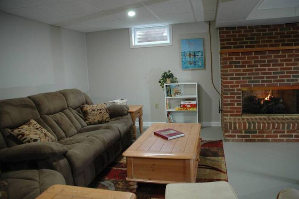 Photo of Livingroom in Hollins