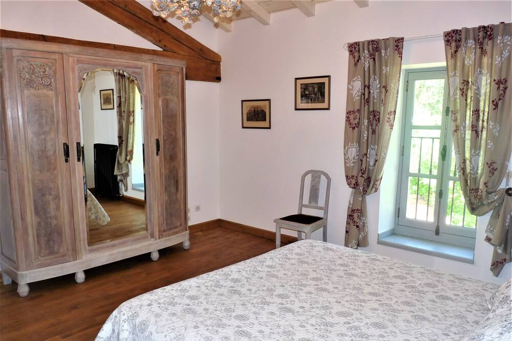 Photo of Bedroom in Alzonne
