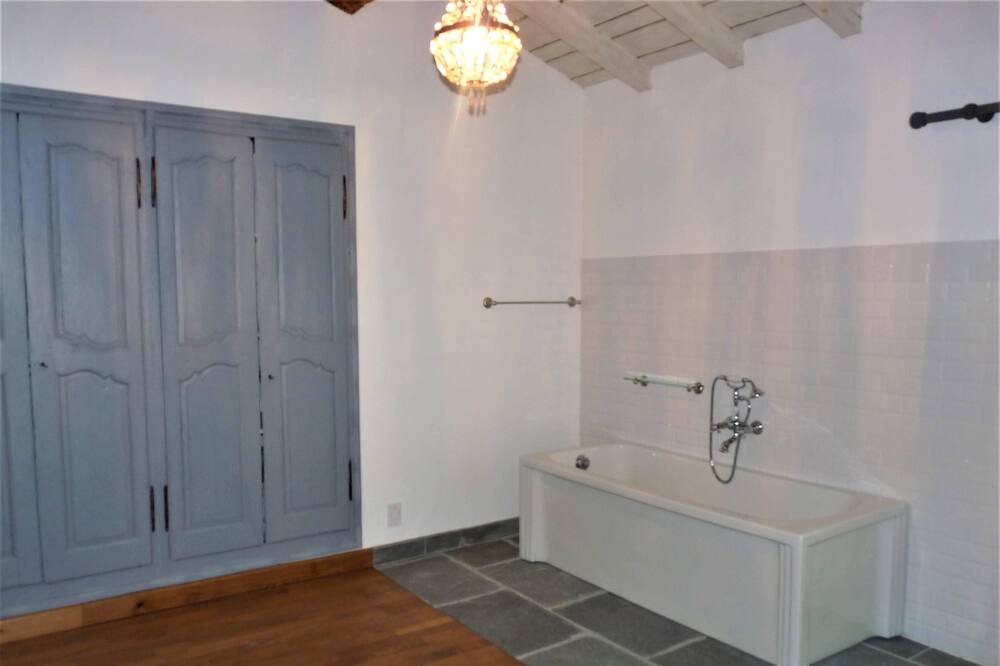Photo of Bathroom in Alzonne