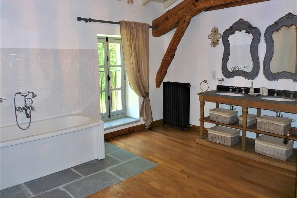 Photo of Bathroom in Alzonne