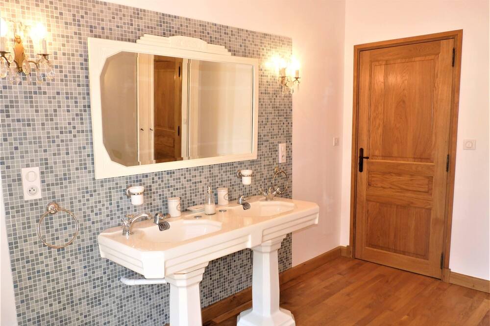 Photo of Bathroom in Alzonne