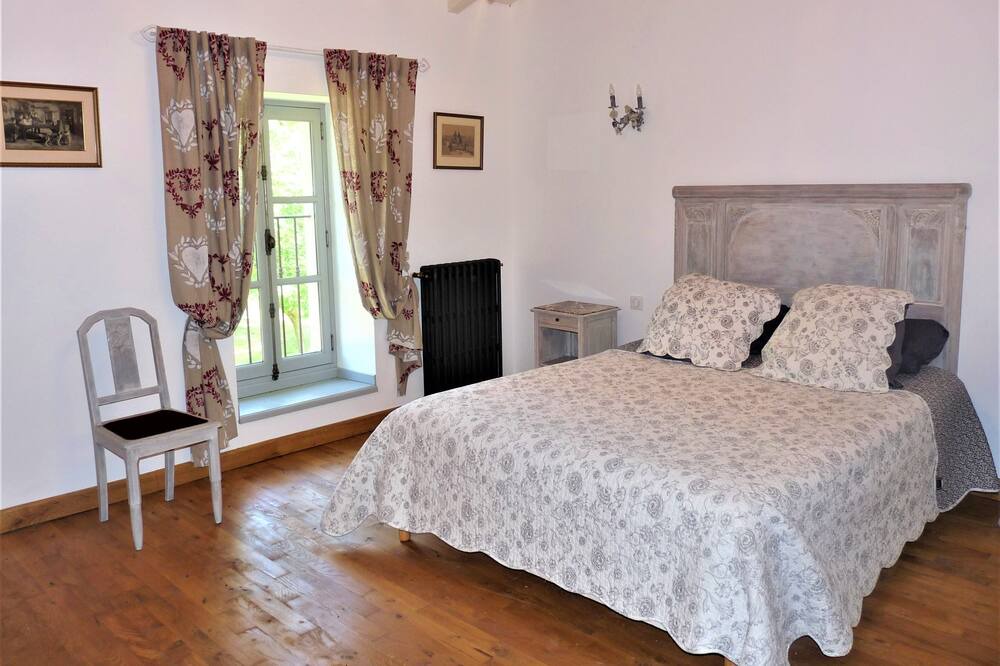 Photo of Bedroom in Alzonne
