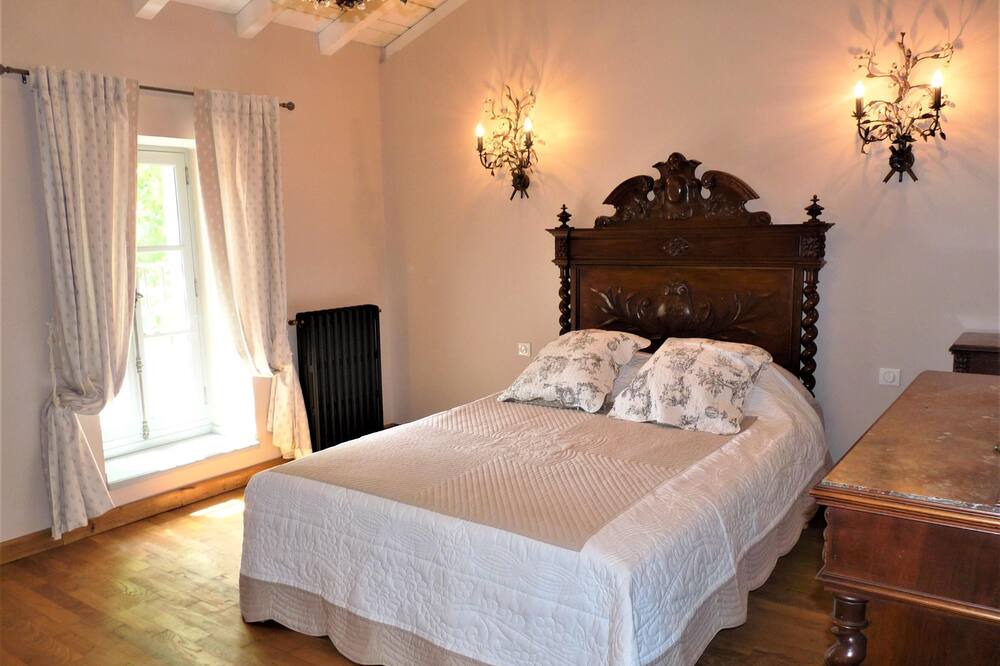 Photo of Bedroom in Alzonne