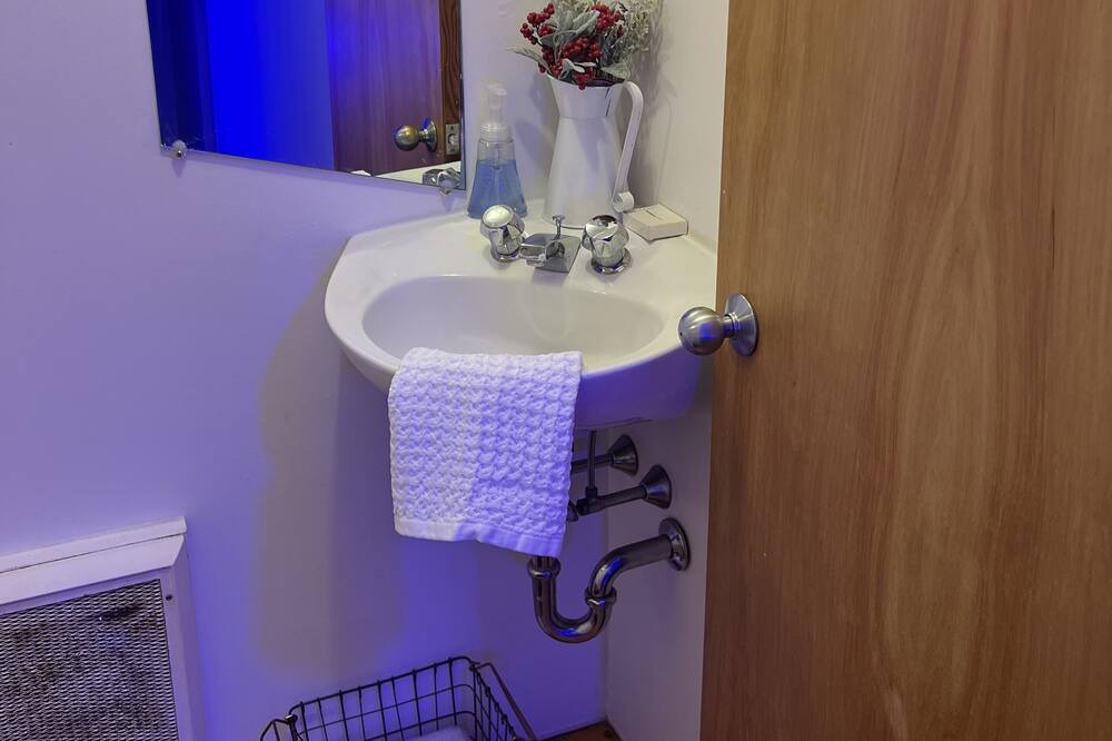 Photo of Bathroom in East Central Washington