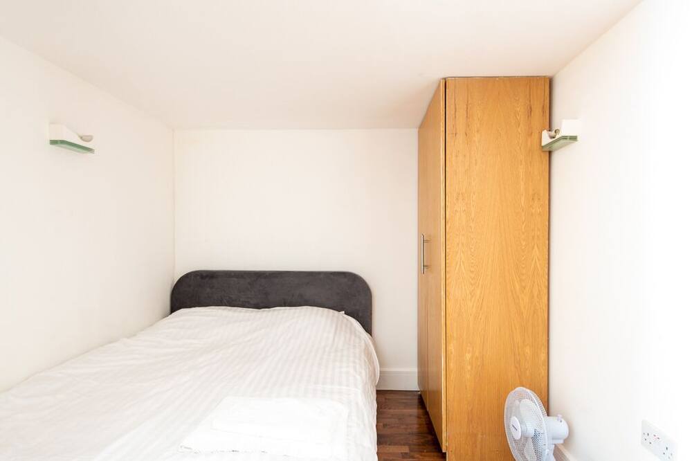 Photo of Bedroom in Queen's Gate